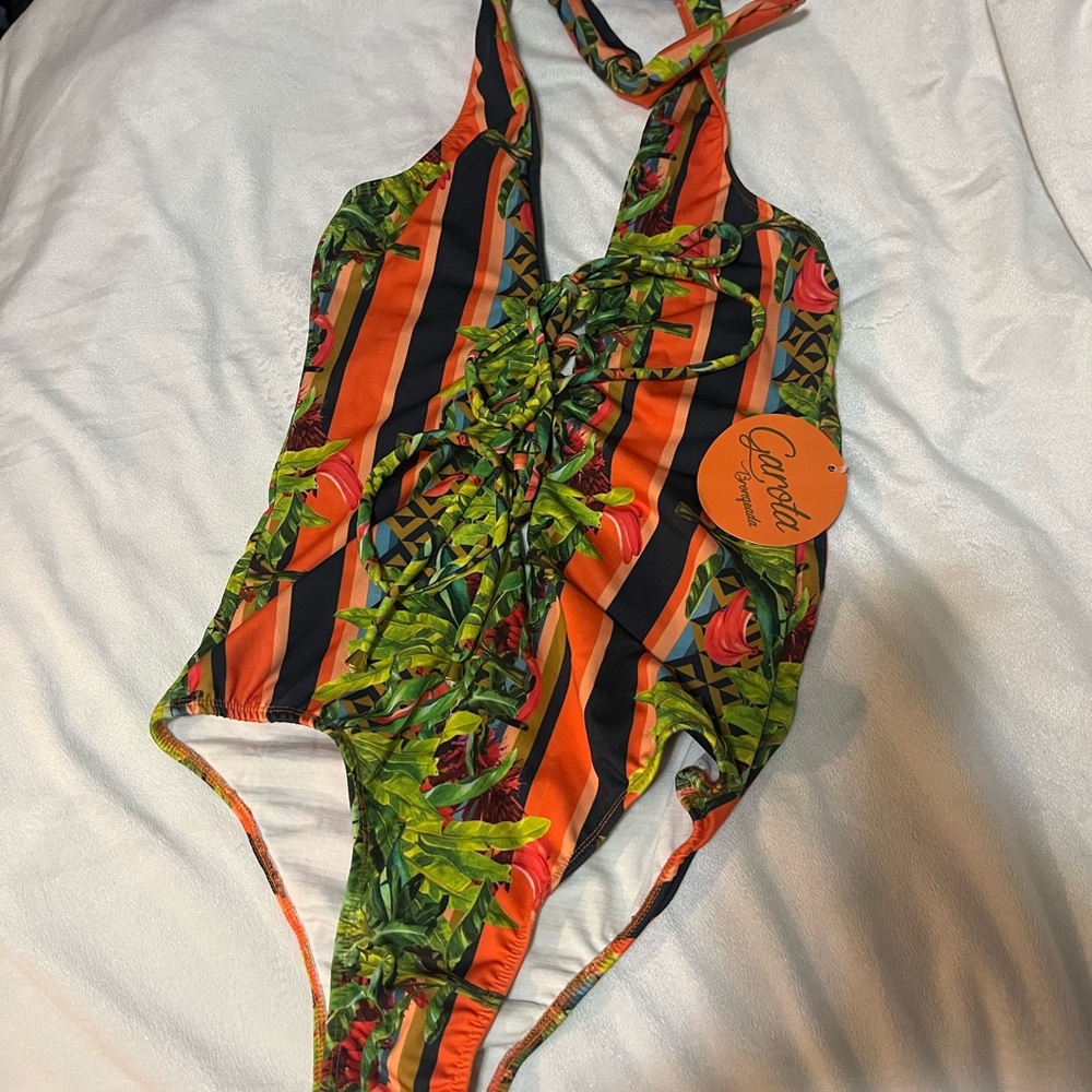 Garota Bronzeada Brazilian Tropical Floral One Piece Halter Swimsuit
Size L